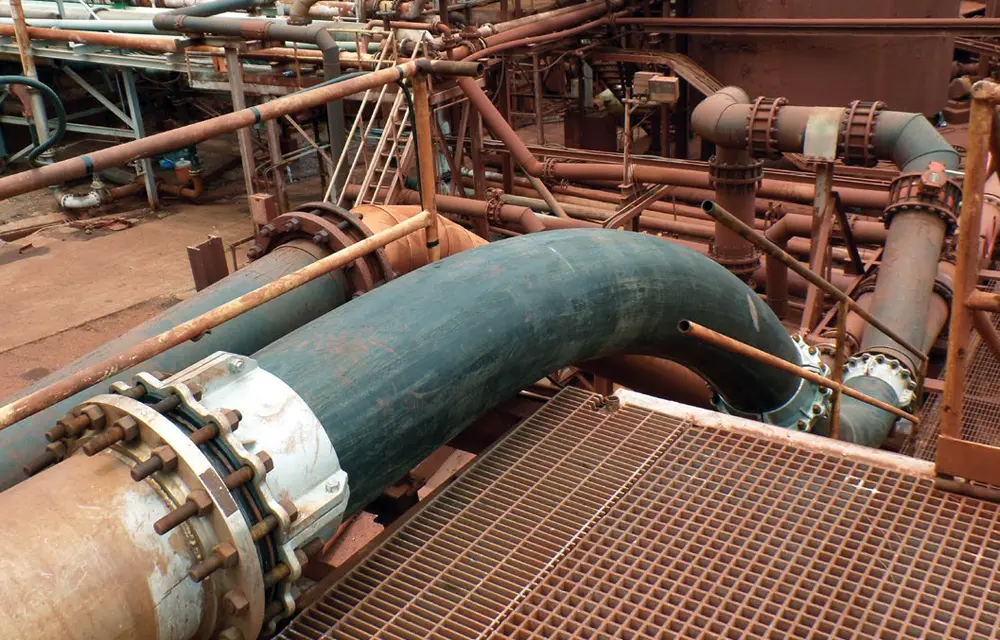Transport of high corrosive material from the thickeners to the neutralization plant