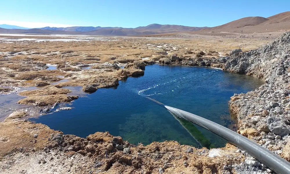 Fast and Safe Brine Transport in the Salar de Hombre Muerto