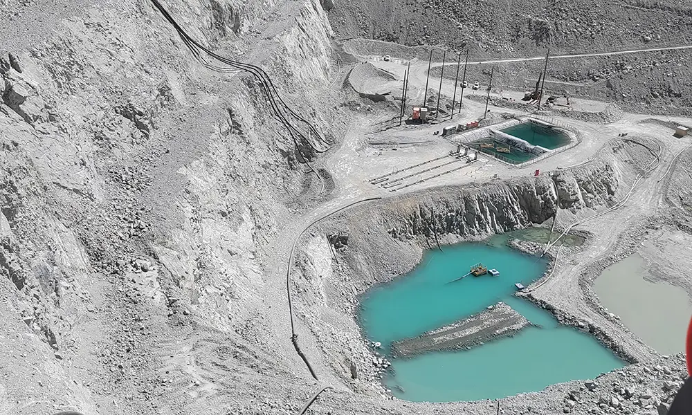 Safe Installation of a 355 mm Mine DewateringLine
