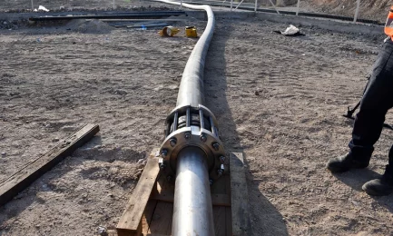 Installation of Pexgol Pipe to Transport Brine at High Pressure in a Borehole.