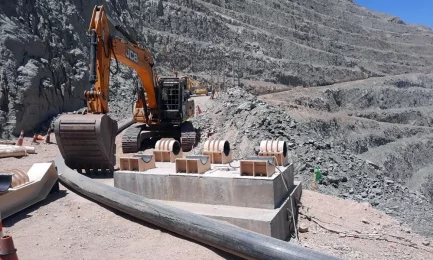 Instalación de Tubería Pexgol para Drenaje de Mina a Cielo Abierto.