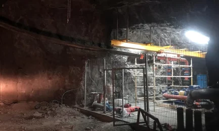 Instalación de Tuberías Pexgol para el Drenaje de una Mina Subterránea.